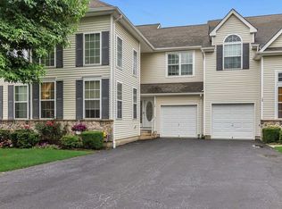 10 Yellowstone Loop, Bohemia, NY 11716