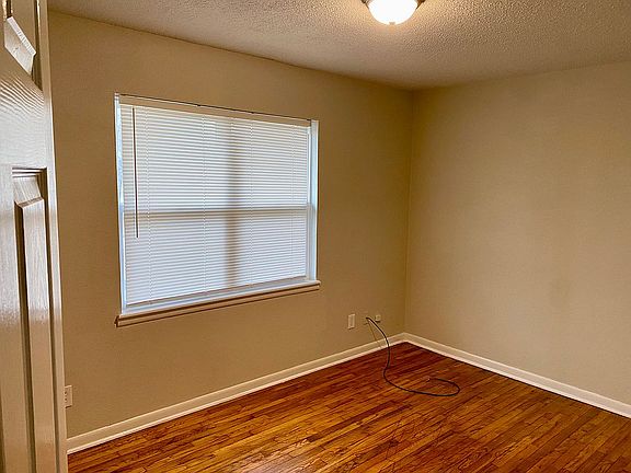 4th image of 809 E Polk Ave