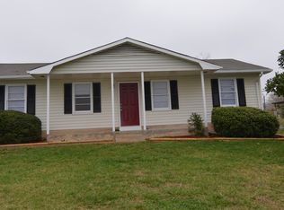 112 Strawberry Dr, Inman, SC 29349