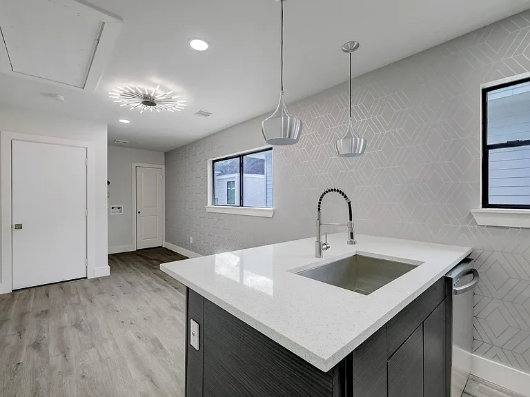 2403 Cleburne St #3 — Photo 25