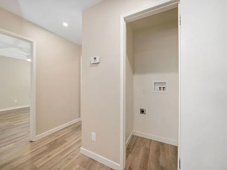 5220 Traffic Way — Photo 15