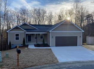 140 Summerside Ct, Winston Salem, NC 27107