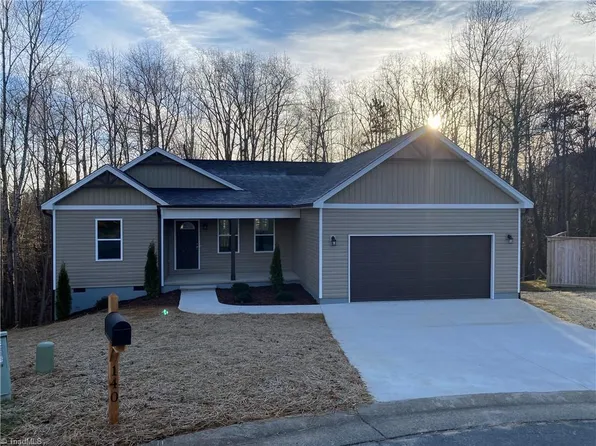 140 Summerside Ct, Winston Salem, NC 27107