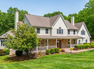 12 Hunters Trl, Chester, NJ 07930