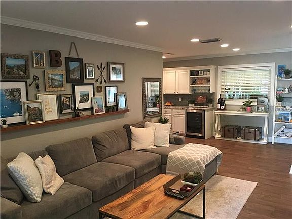 4th image of 3607 S Gardenia Ave