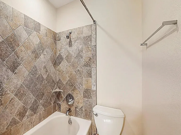 2104 State St — Photo 22