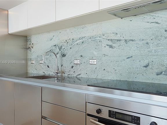 3rd image of 1040 Biscayne Blvd APT 1206