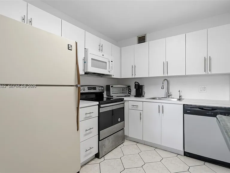 251 SW 132nd Way #117H — Photo 14