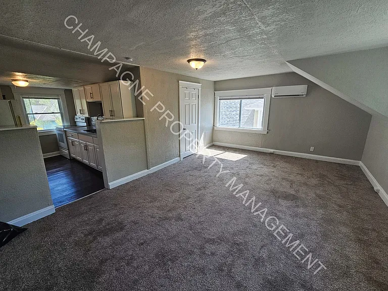 4046 McGee St — Photo 3