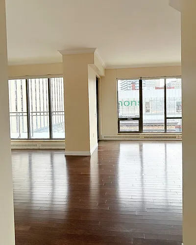 90 George St Photo 1