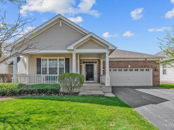 1884 Eton Dr, Hoffman Estates, IL 60192