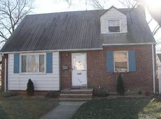 104 Cedar St, Valley Stream, NY 11580