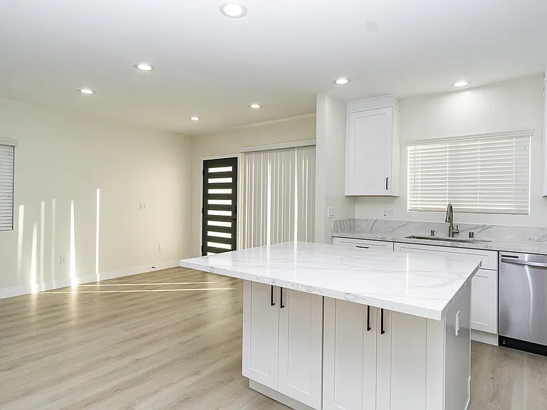 8197 Andora Dr — Photo 2