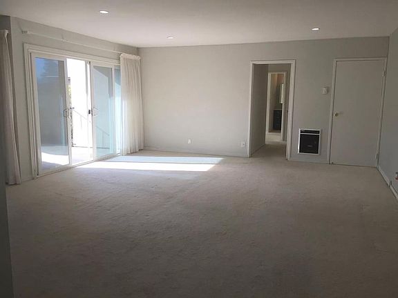 5th image of 904 Peninsula Ave APT 412