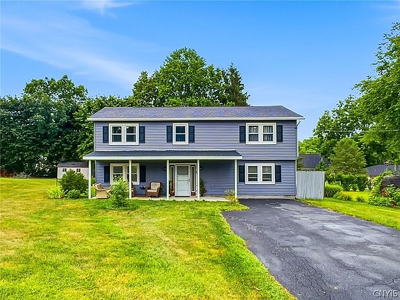 2nd image of 4 Comstock Rd