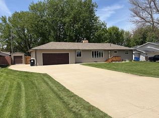 7405 N Cliff Ave, Sioux Falls, SD 57104