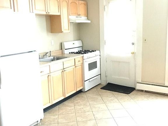 Eat in kitchen