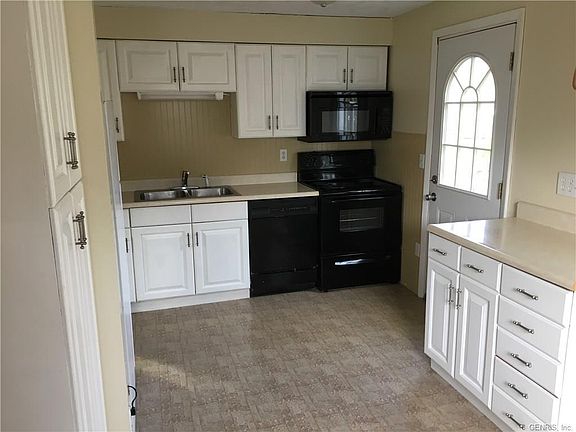 5th image of 18 Saveria Dr
