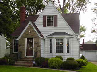 2548 Hampton Rd, Rocky River, OH 44116