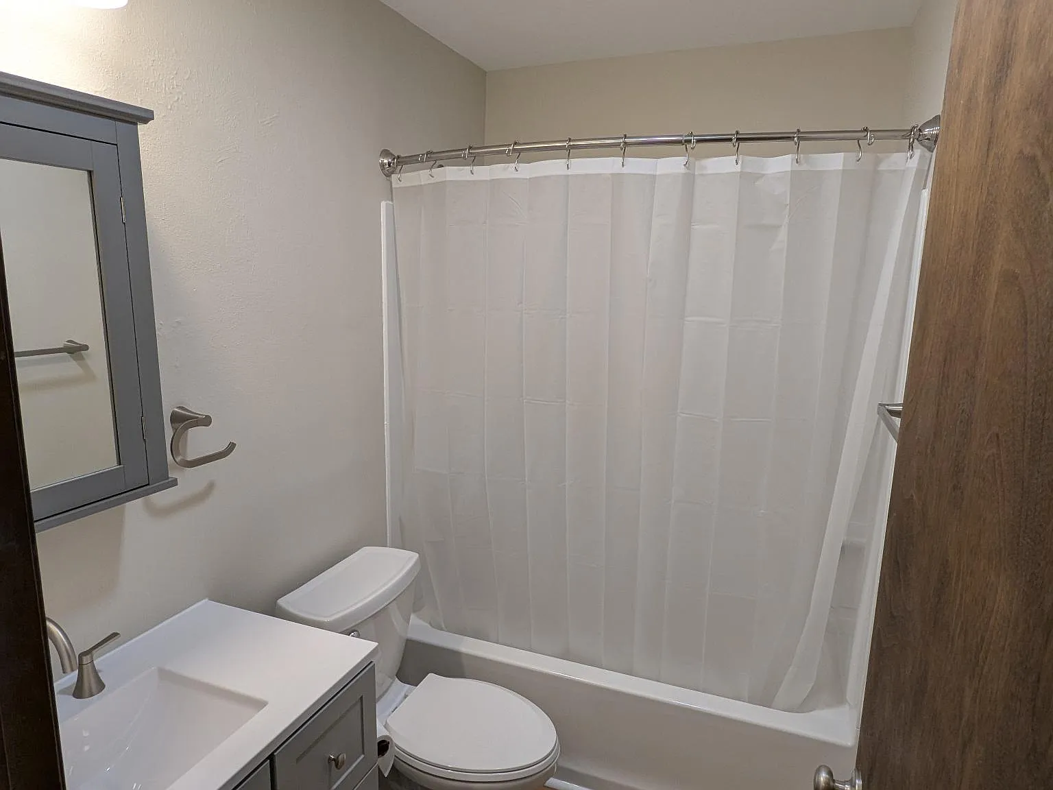 3 bed, 1.5 bath, 1000 sqft, $1,650 — Photo 2