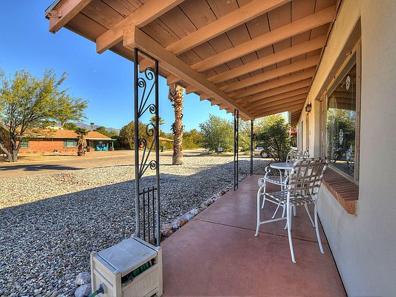 3rd image of 2926 E Cushman Dr