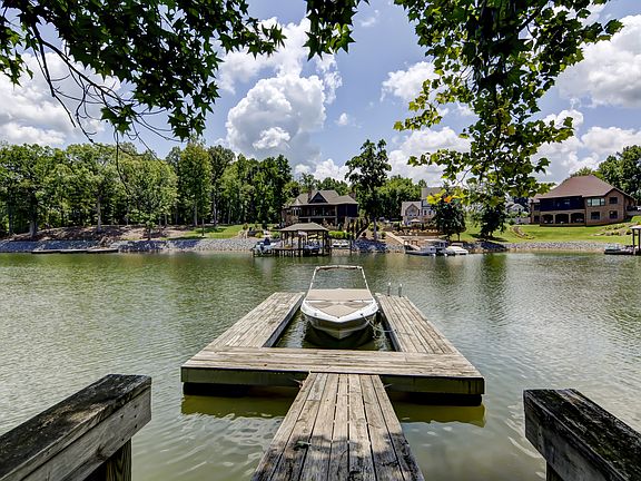 Floating dock with boat slip