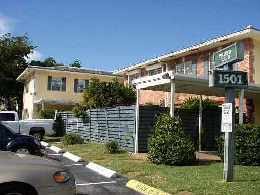 1st image of 1501 SE 15th St APT 3