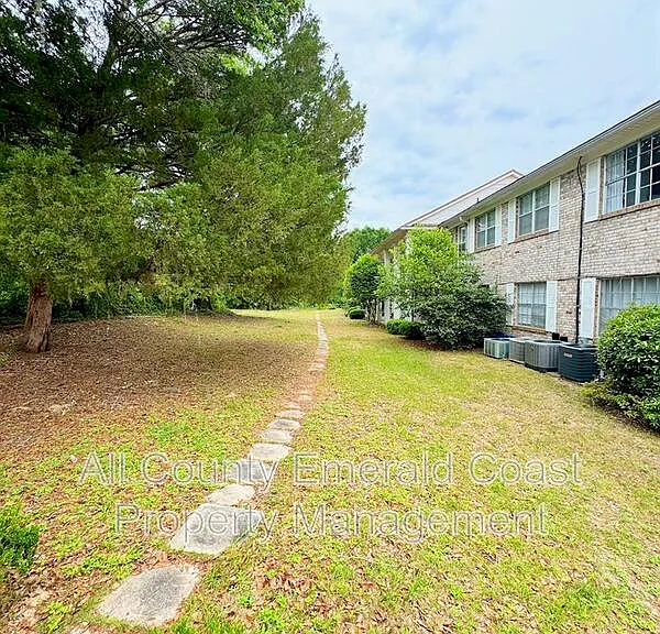 105 Country Club Dr — Photo 6