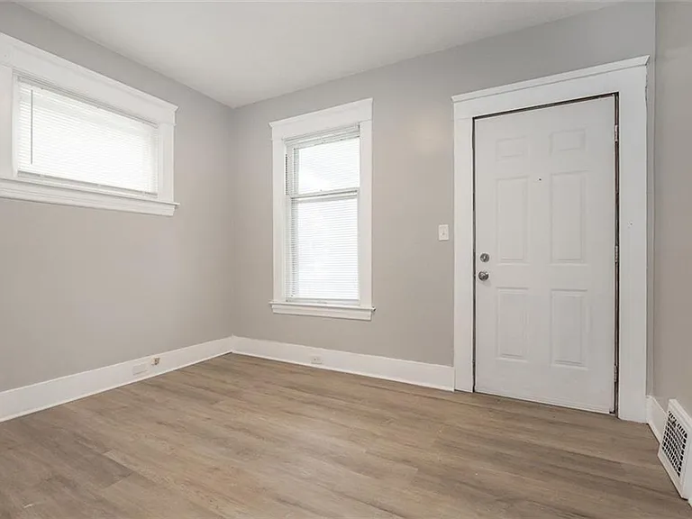 5614 Drake Ave — Photo 17