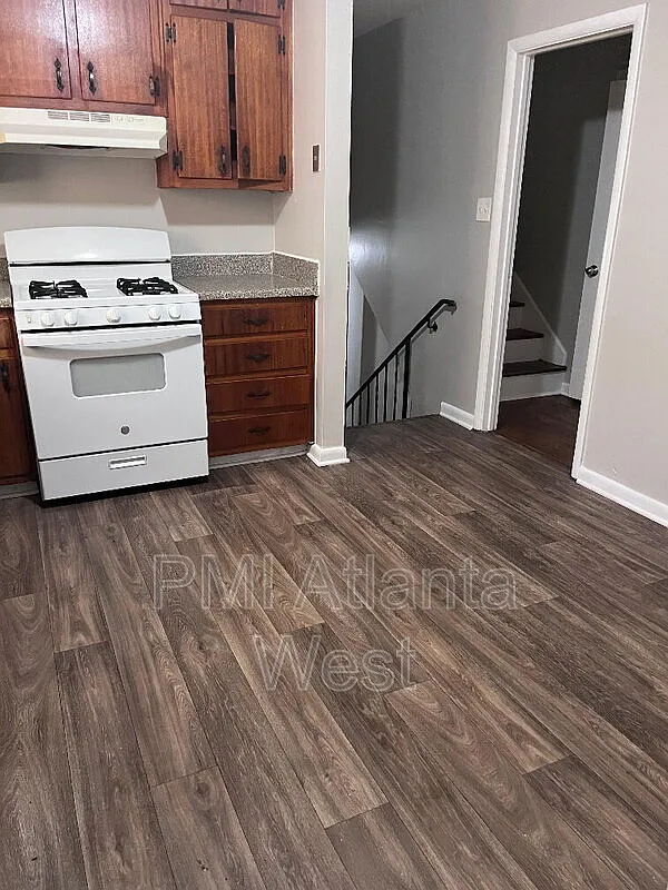 5 bed, 2.0 bath, 2087 sqft, $2,000 — Photo 4