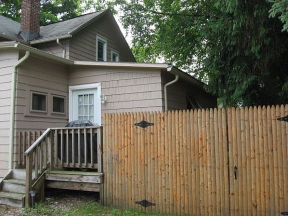 3rd image of 249 Rockwell St