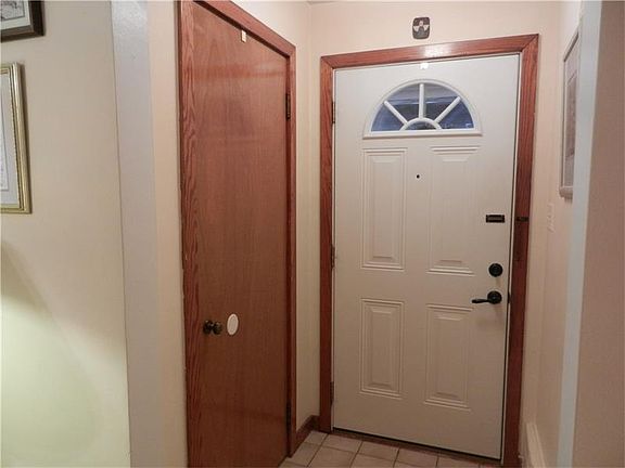 2nd image of 221 S 4th St