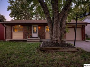 6212 Inverness Rd, Lincoln, NE 68512