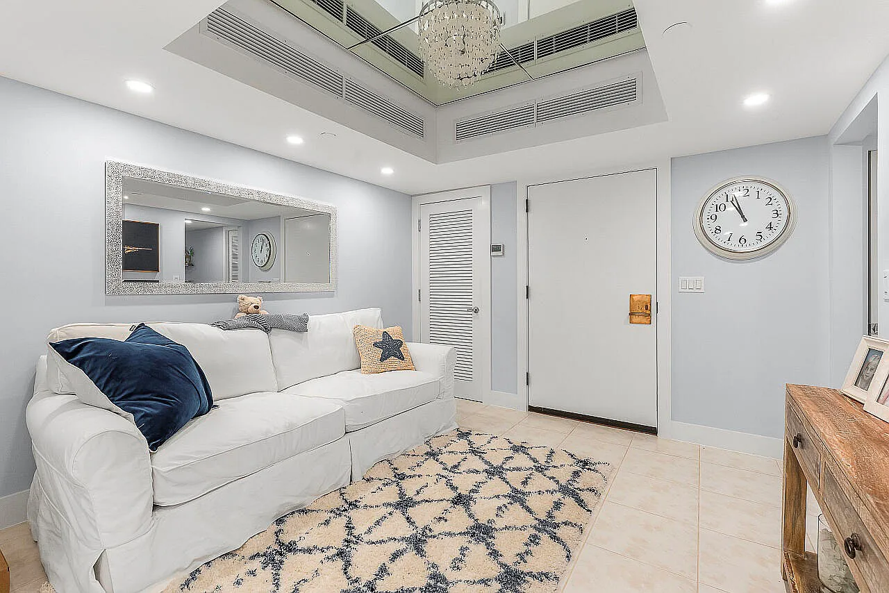 3 bed, 3.5 bath, 2889 sqft, $8,500 — Photo 3