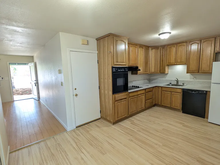 1110 Anderson Rd — Photo 6