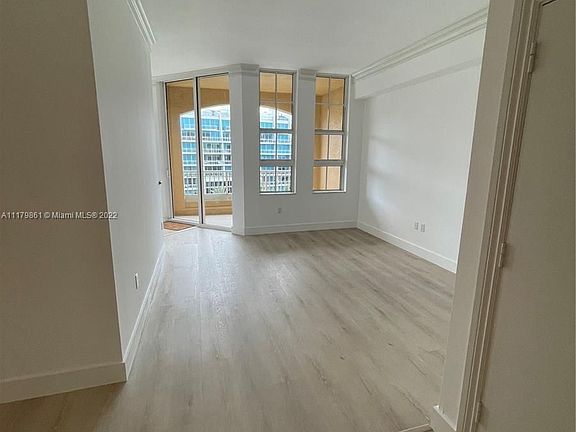 5th image of 3001 NE 185th St APT 609