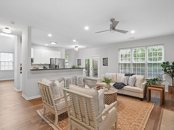 5th image of 1880 Oleander Ct