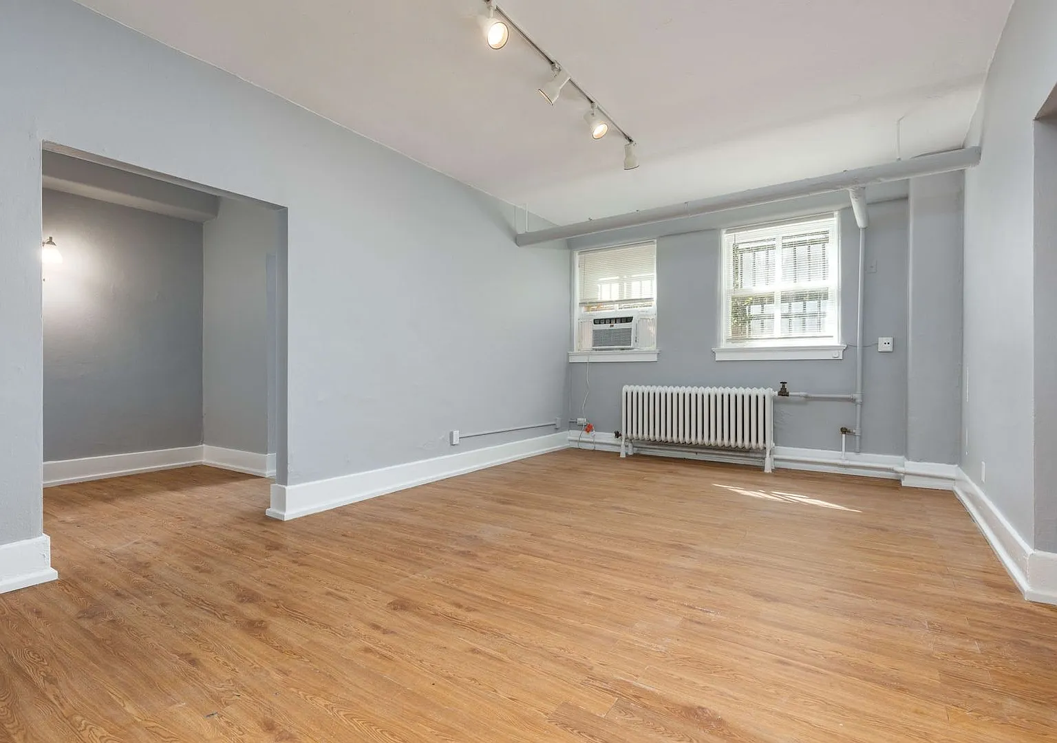 222 W Magnolia Ave — Photo 3