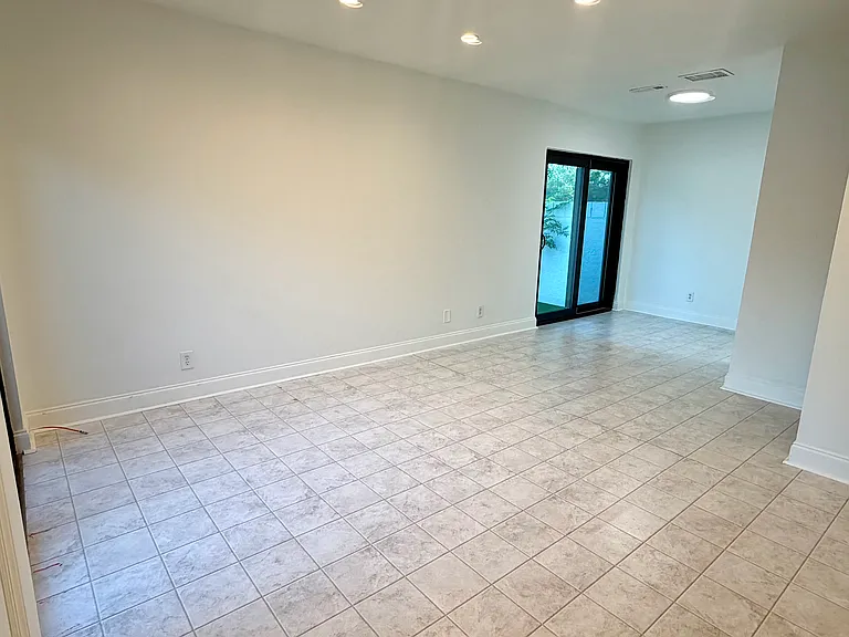 8800 Bardmoor Blvd #20 — Photo 15