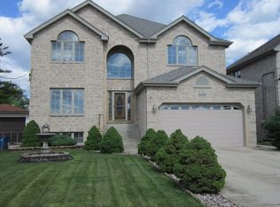 8209 Oak Park Ave, Burbank, IL 60459