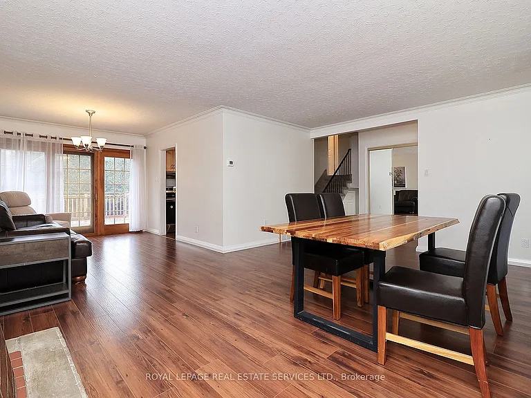 222 Alscot Cres — Photo 20