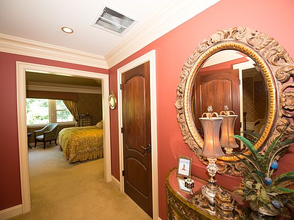 4th image of 19 Pinoak Ln