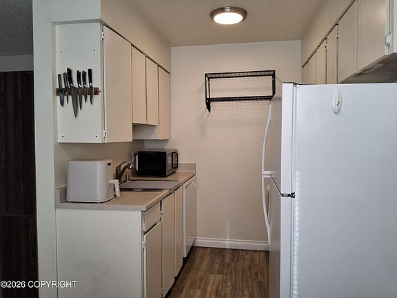 4th image of 3061 Lois Dr APT 608