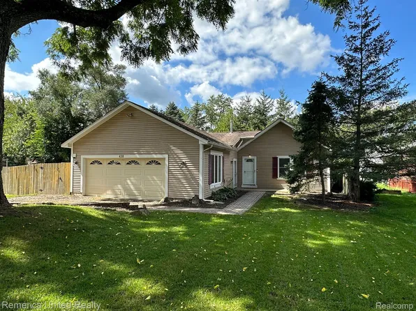 420 King St, Highland, MI 48357