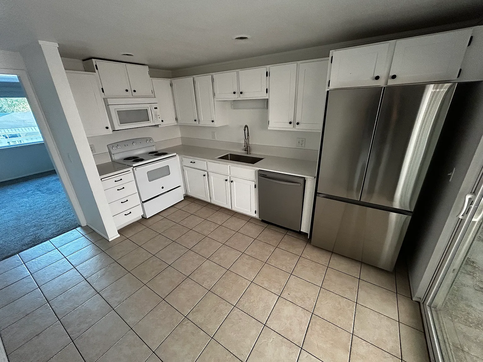 2 bed, 920 sqft, $1,675 — Photo 3