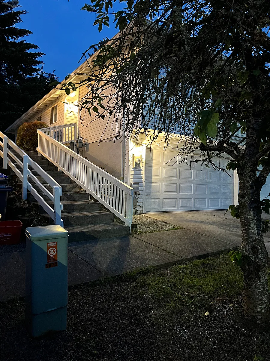 Building Photo - 1815 Skyline Ct S