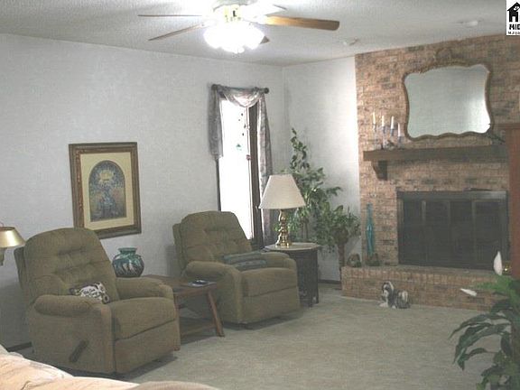 2nd image of 905 Old Farm Ests