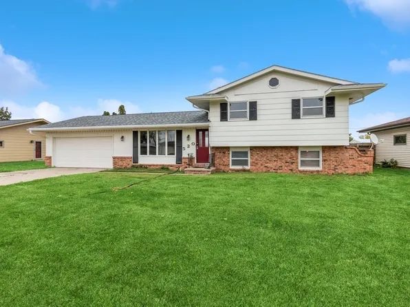 520 Preston Dr, Huxley, IA 50124