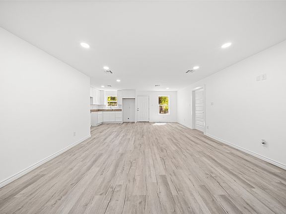 5th image of 12924 Mitchell Dr