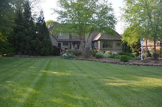 5th image of 924 Smith Ct